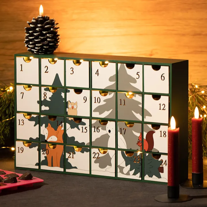 Adventskalenderhus i trä