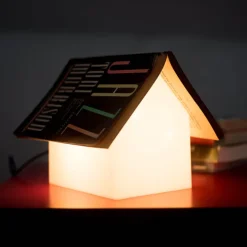 Bokställ med lampa
