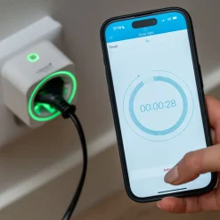 Eluttag med timer och Bluetooth