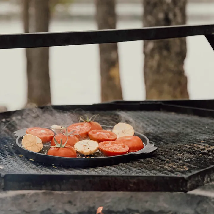 Gjutjärnspanna till grillen