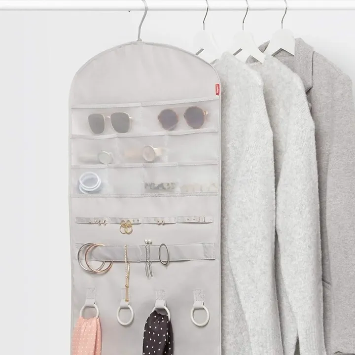 Hängande accessoarförvaring till garderoben