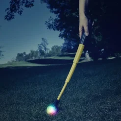 Hopfällbar bollkastare med LED-boll