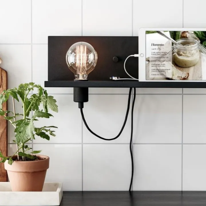 Hylla med lampsockel, dimmer och USB