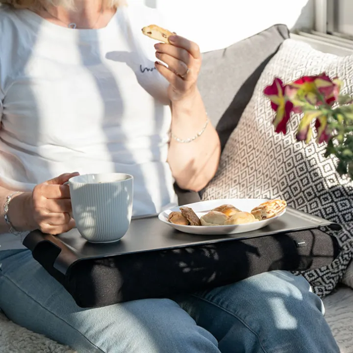 Knäbricka med gummerad yta