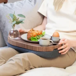 Knäbricka med kant
