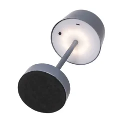 Liten solcellsladdad bordslampa