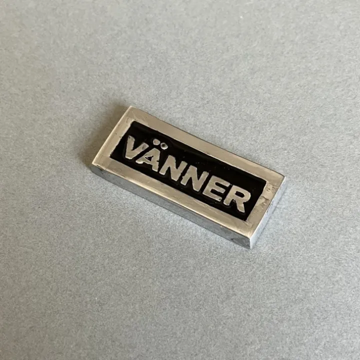 Metallskylt med ram, Vänner, Svart