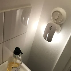 Nattlampa med ljus- och rörelsesensor