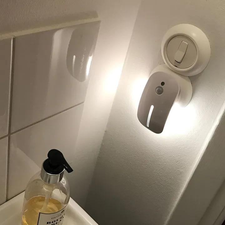 Nattlampa med ljus- och rörelsesensor