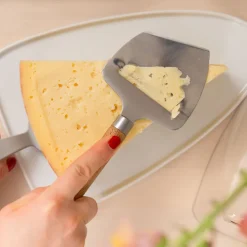 Osthyvel med ostkniv