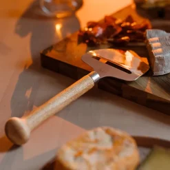 Osthyvel med ostkniv