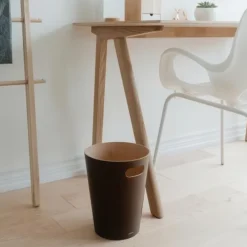 Papperskorg i trä 7,5L, Umbra