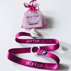 Self zip - nå dragkedjan på ryggen