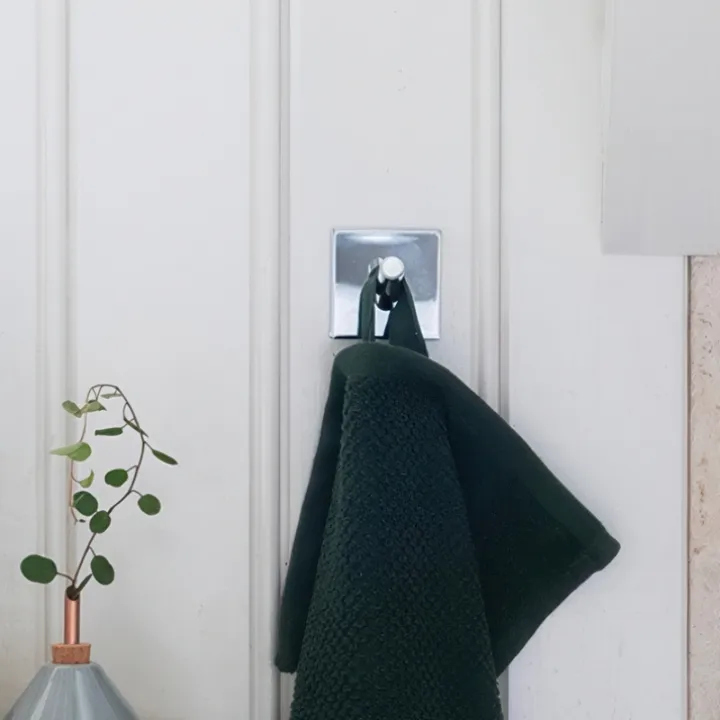 Självhäftande enkelkrok, Beslagsboden