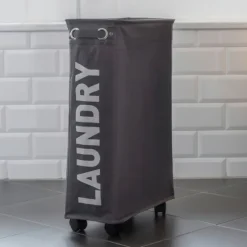 Smal tvättkorg på hjul, Laundry