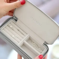 Smyckesskrin för resan, Stackers