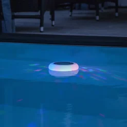 Solcellsladdad poollampa