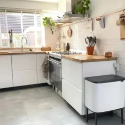 Återvinningsstation på ben med 2 fack, Brabantia