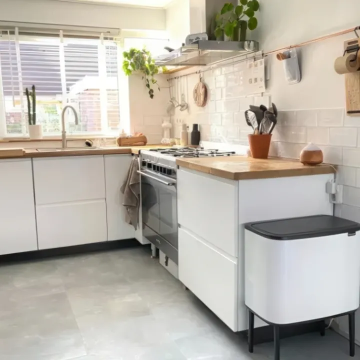 Återvinningsstation på ben med 2 fack, Brabantia
