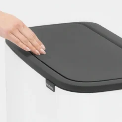 Återvinningsstation på ben med 3 fack, Brabantia
