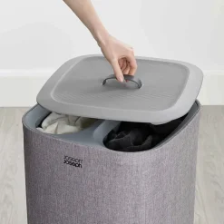 Tvättkorg med sorteringsfack