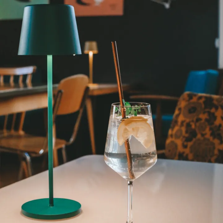Uppladdningsbar bordslampa, Molto Luce Aesta