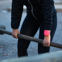 Överfallsalarm med justerbart armband
