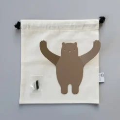 Väggkrok i återvunnen metall, Björn