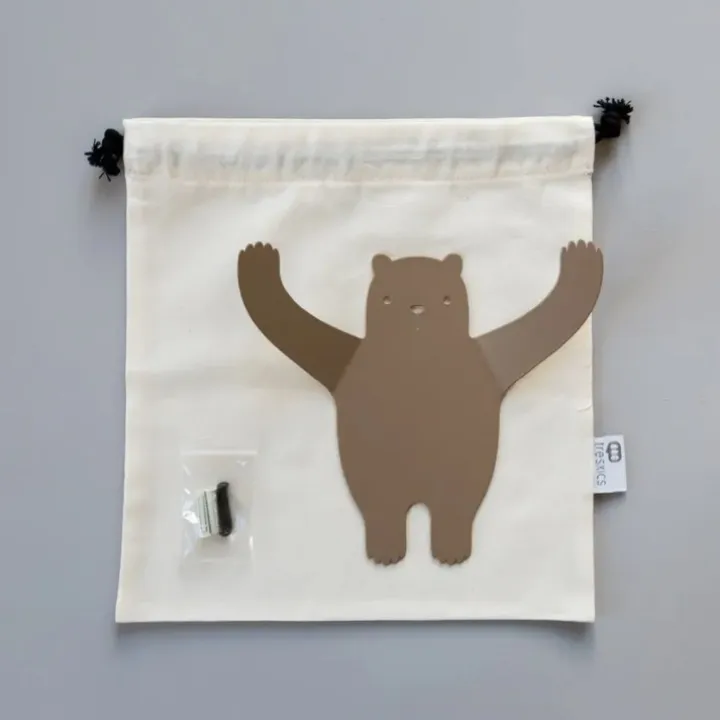 Väggkrok i återvunnen metall, Björn